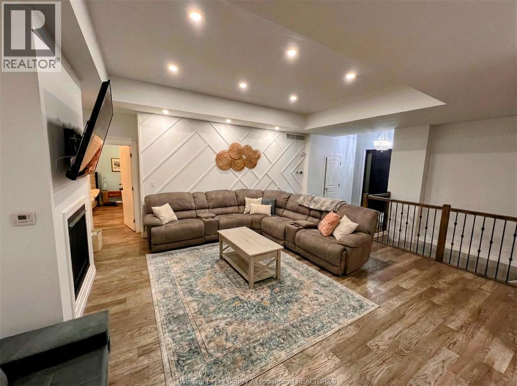 155 GLOUCESTER DRIVE - Photo 2 of 31, Colchester, Ontario