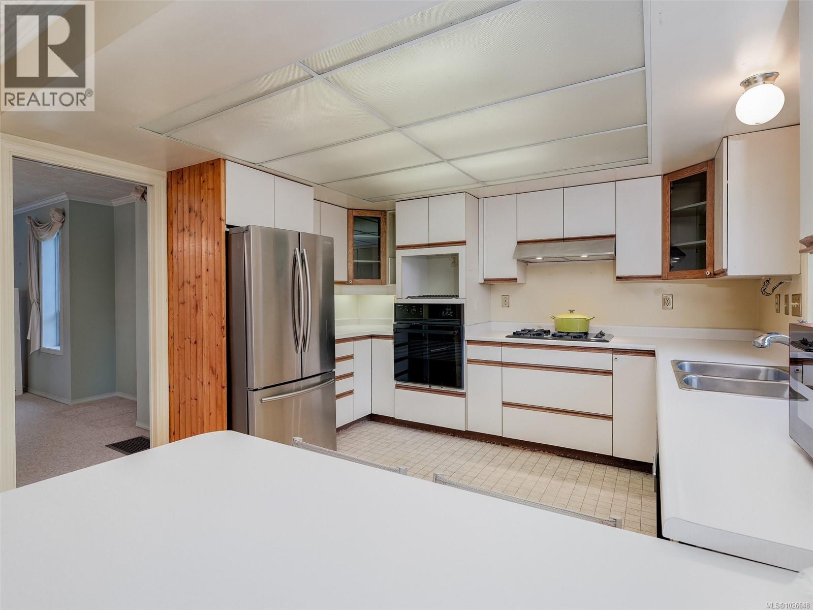  4010 Hollyridge Place, Saanich