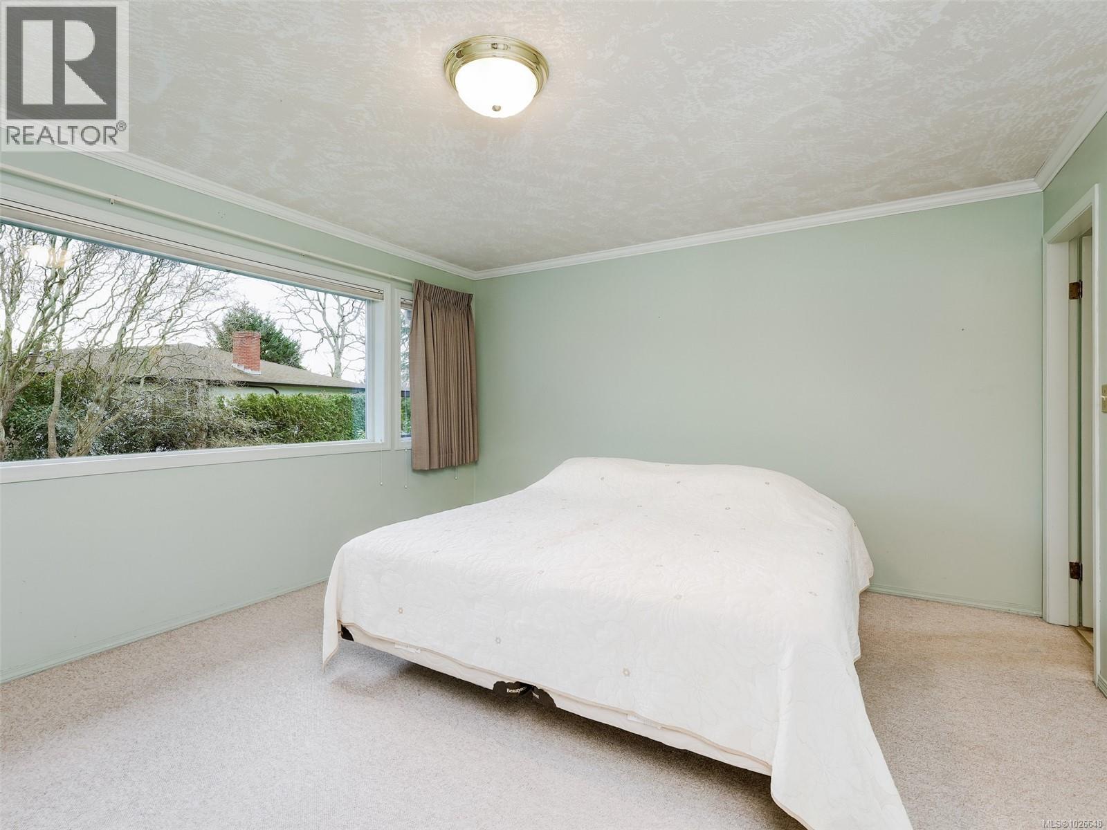  4010 Hollyridge Place, Saanich