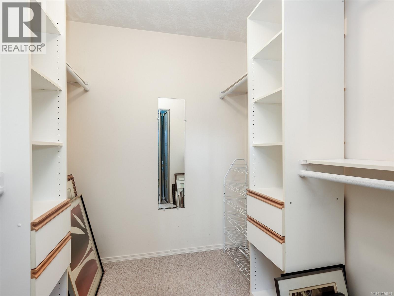  4010 Hollyridge Place, Saanich