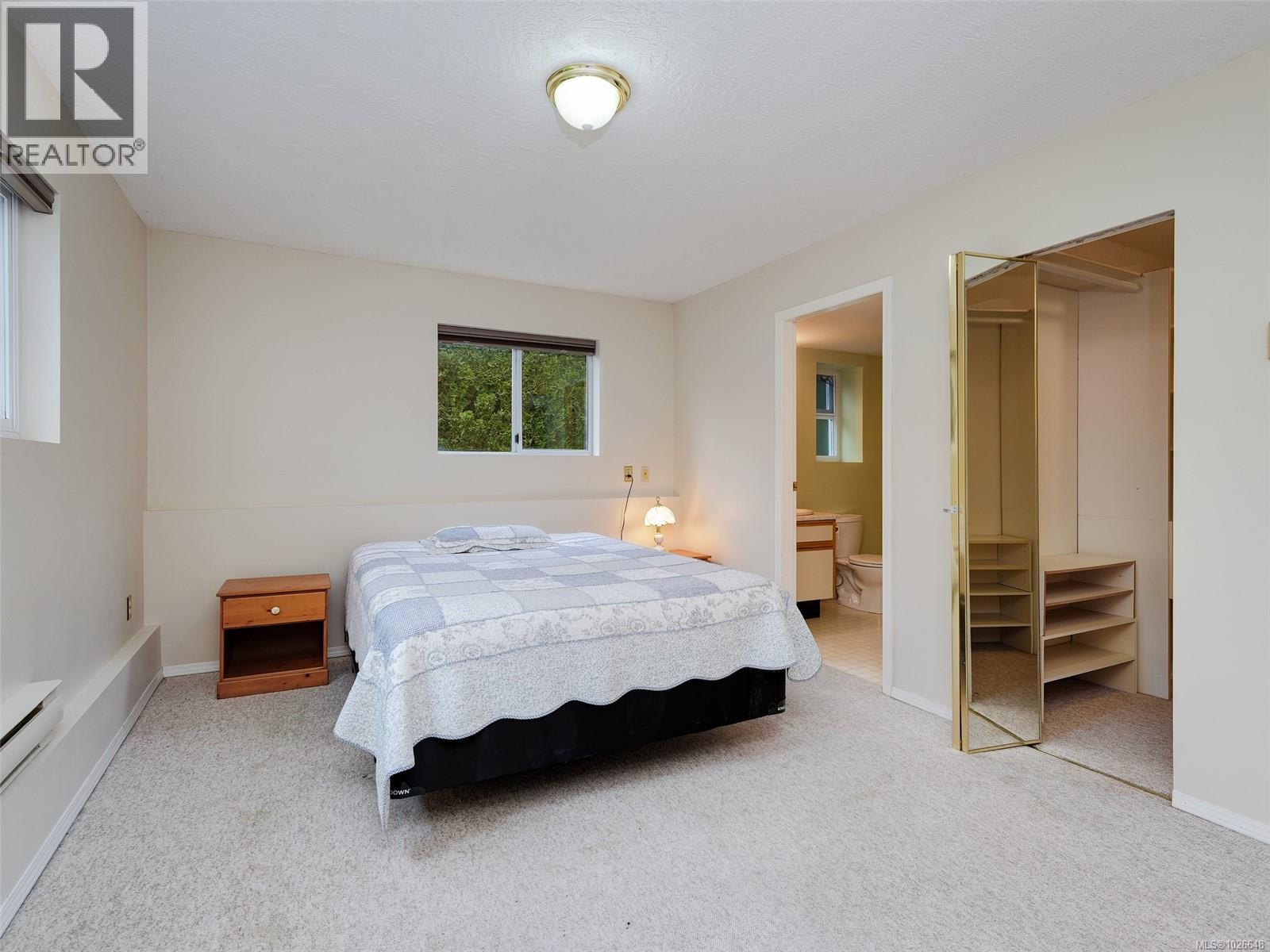  4010 Hollyridge Place, Saanich