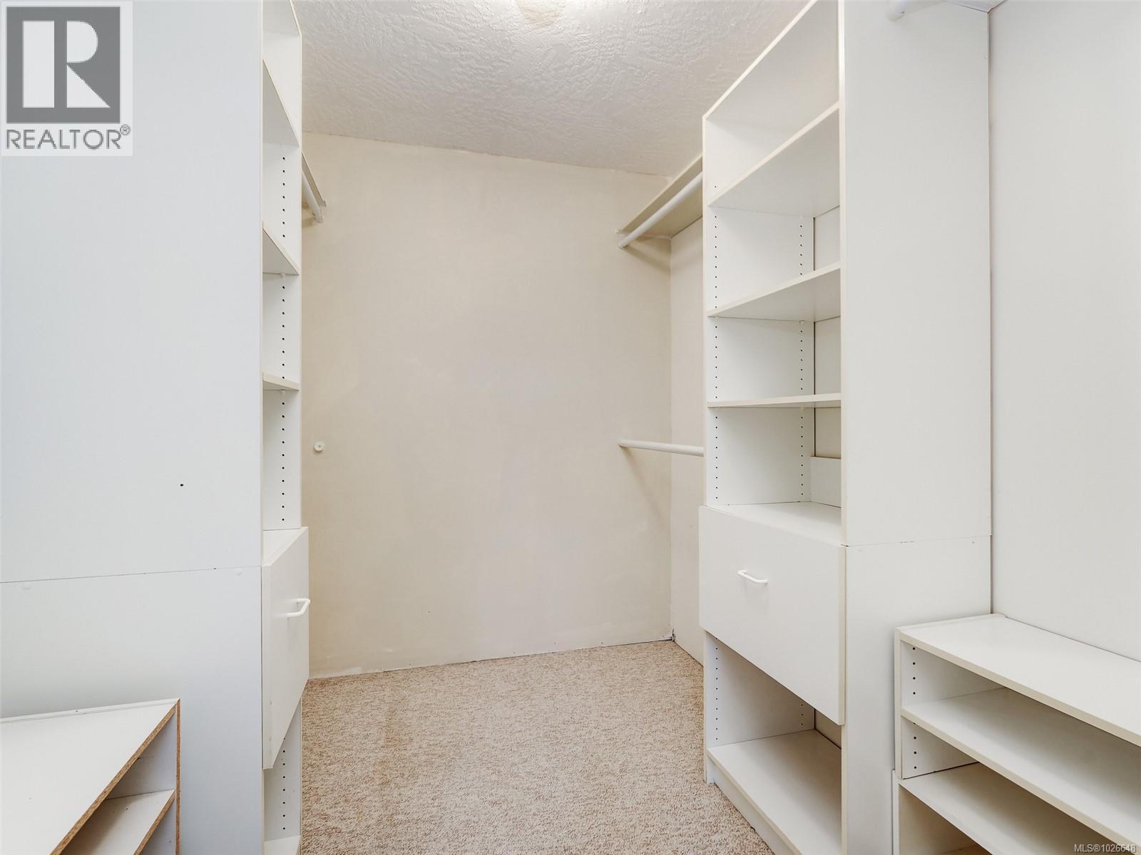  4010 Hollyridge Place, Saanich