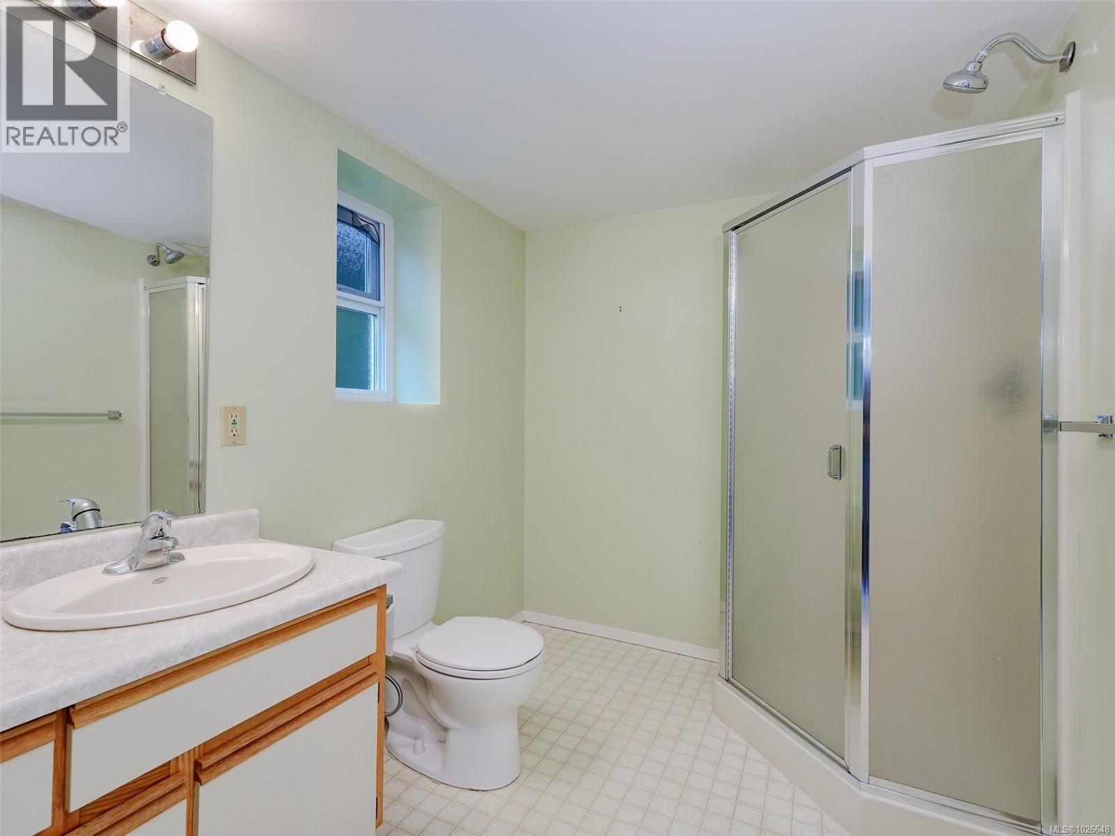  4010 Hollyridge Place, Saanich