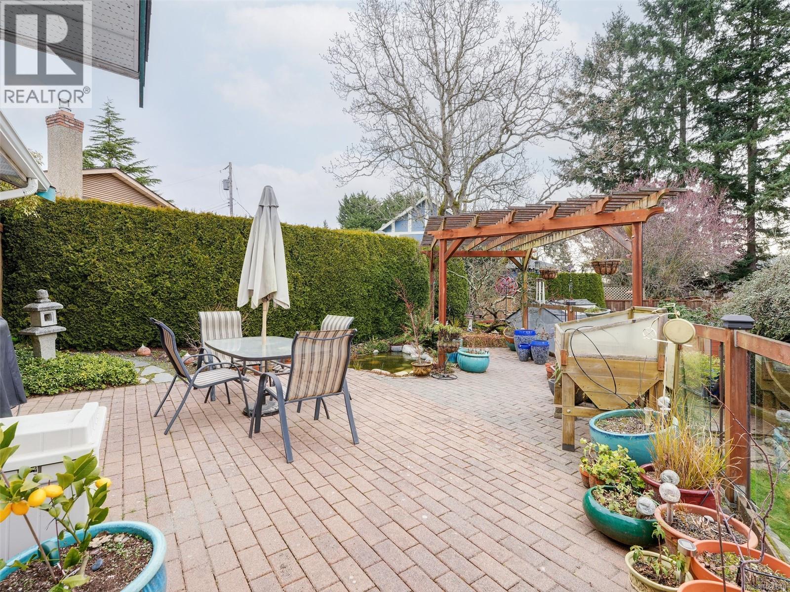  4010 Hollyridge Place, Saanich