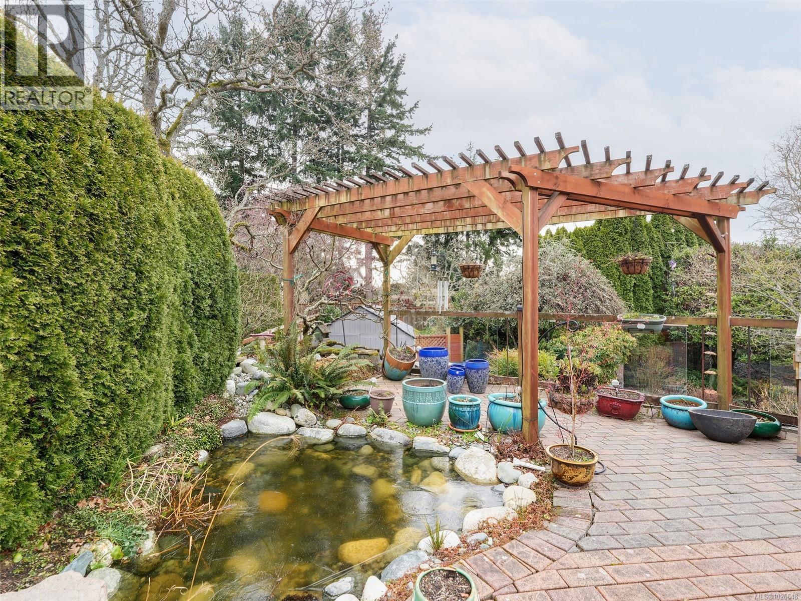  4010 Hollyridge Place, Saanich