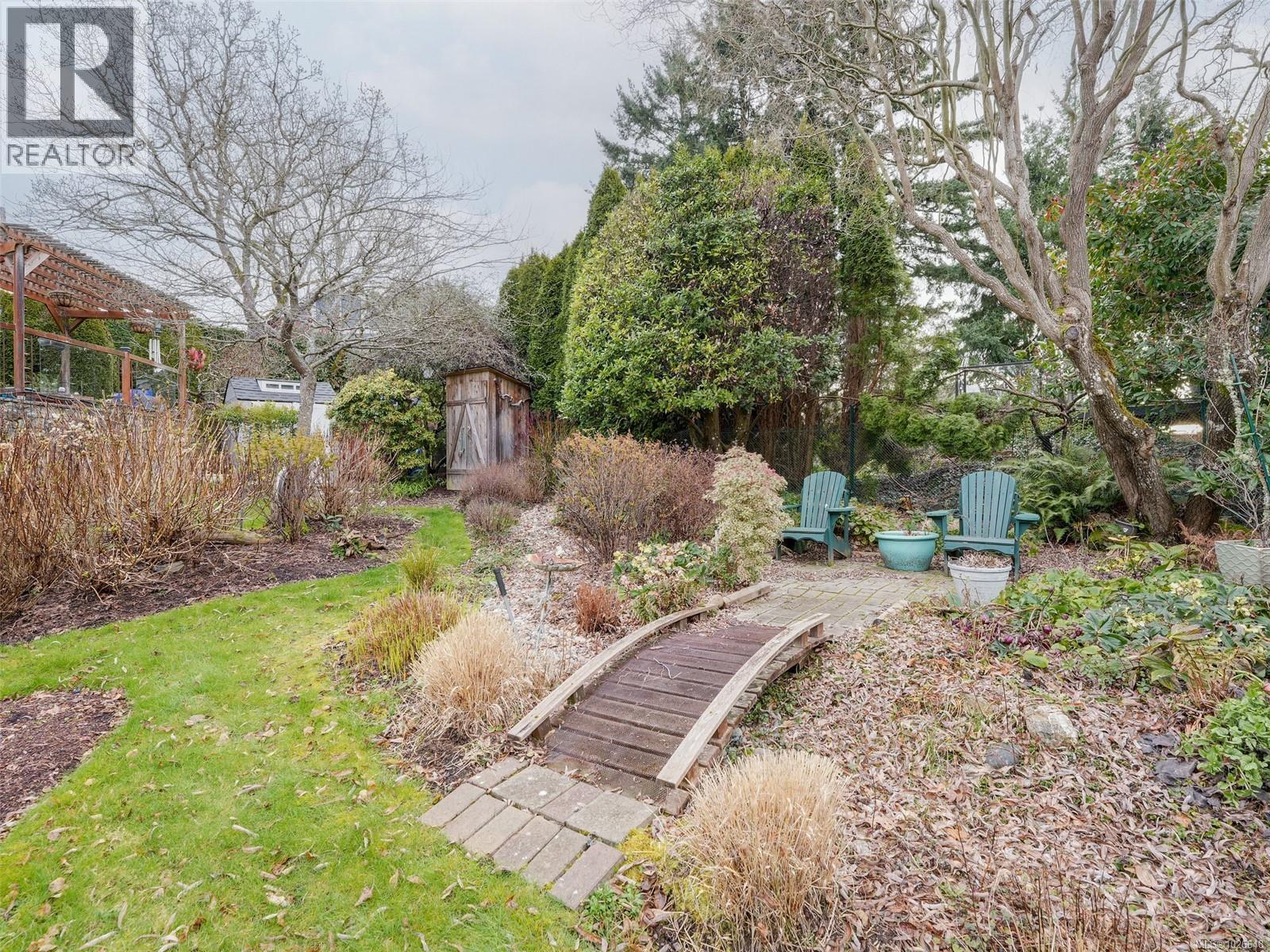  4010 Hollyridge Place, Saanich