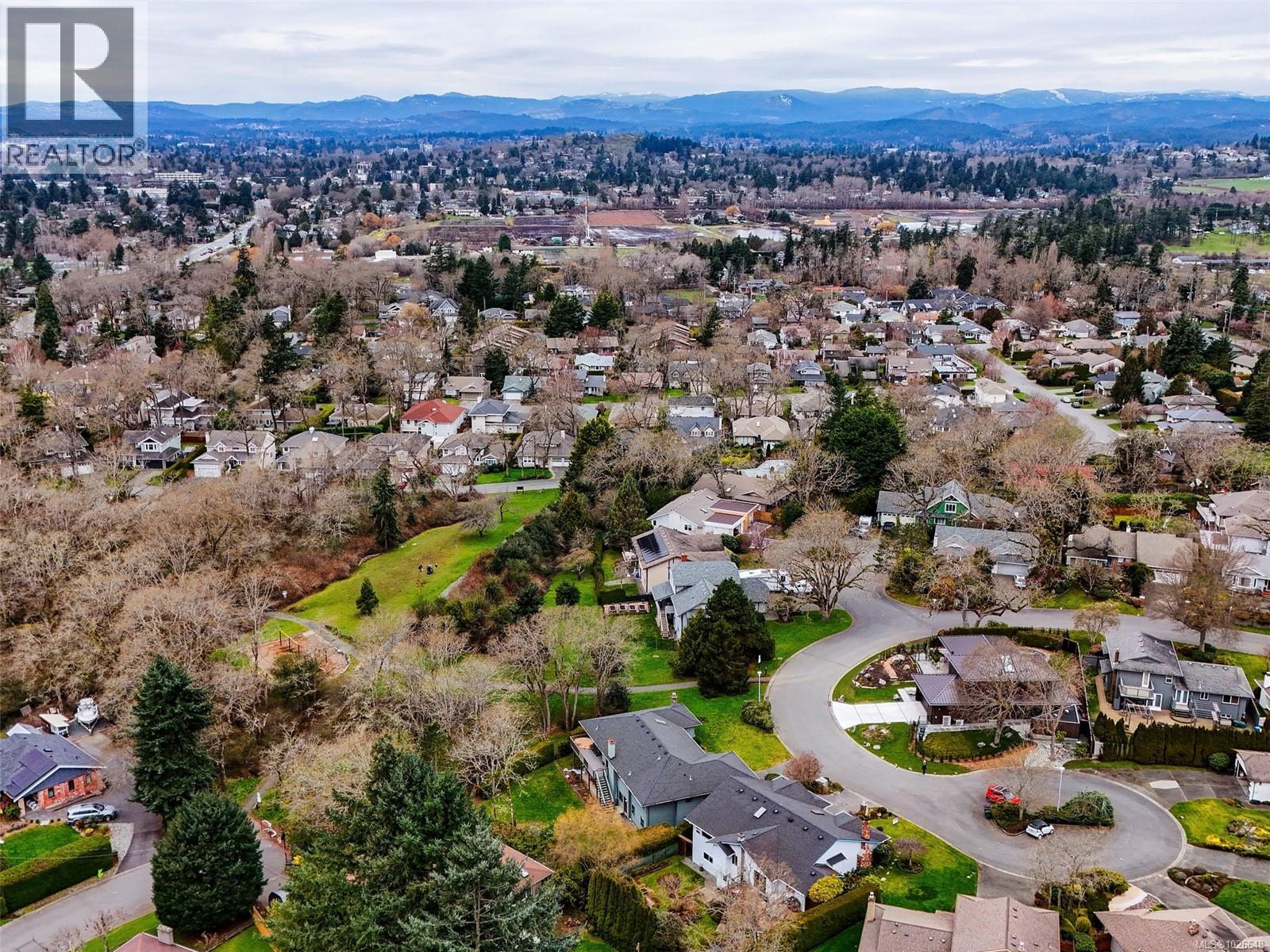  4010 Hollyridge Place, Saanich