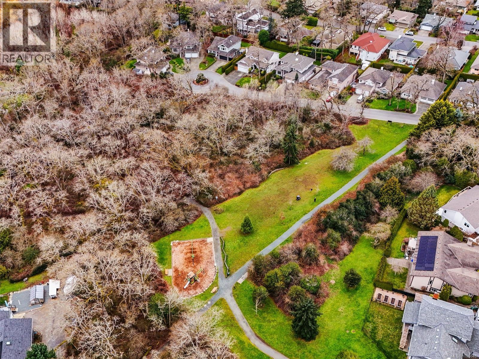  4010 Hollyridge Place, Saanich