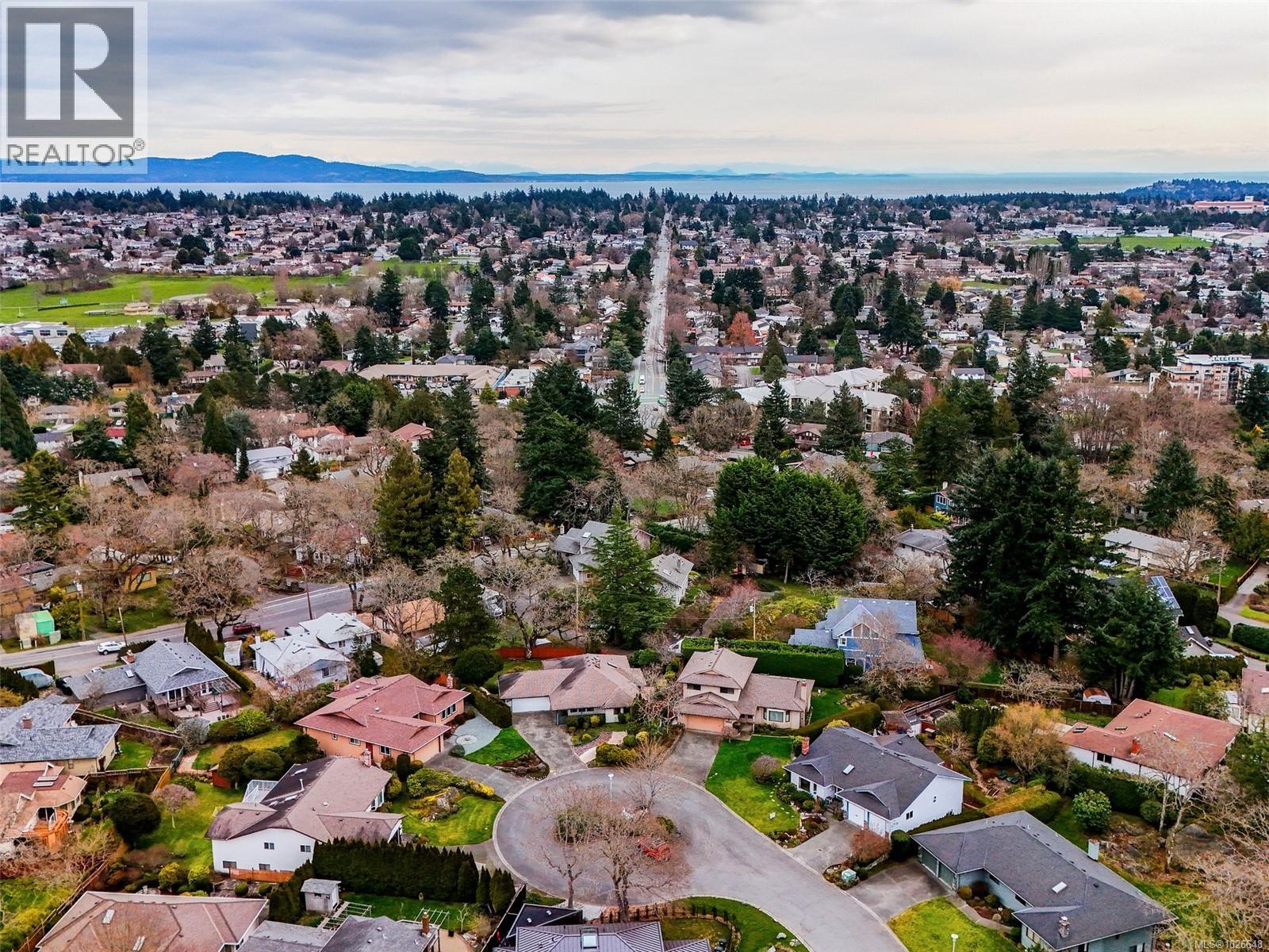  4010 Hollyridge Place, Saanich