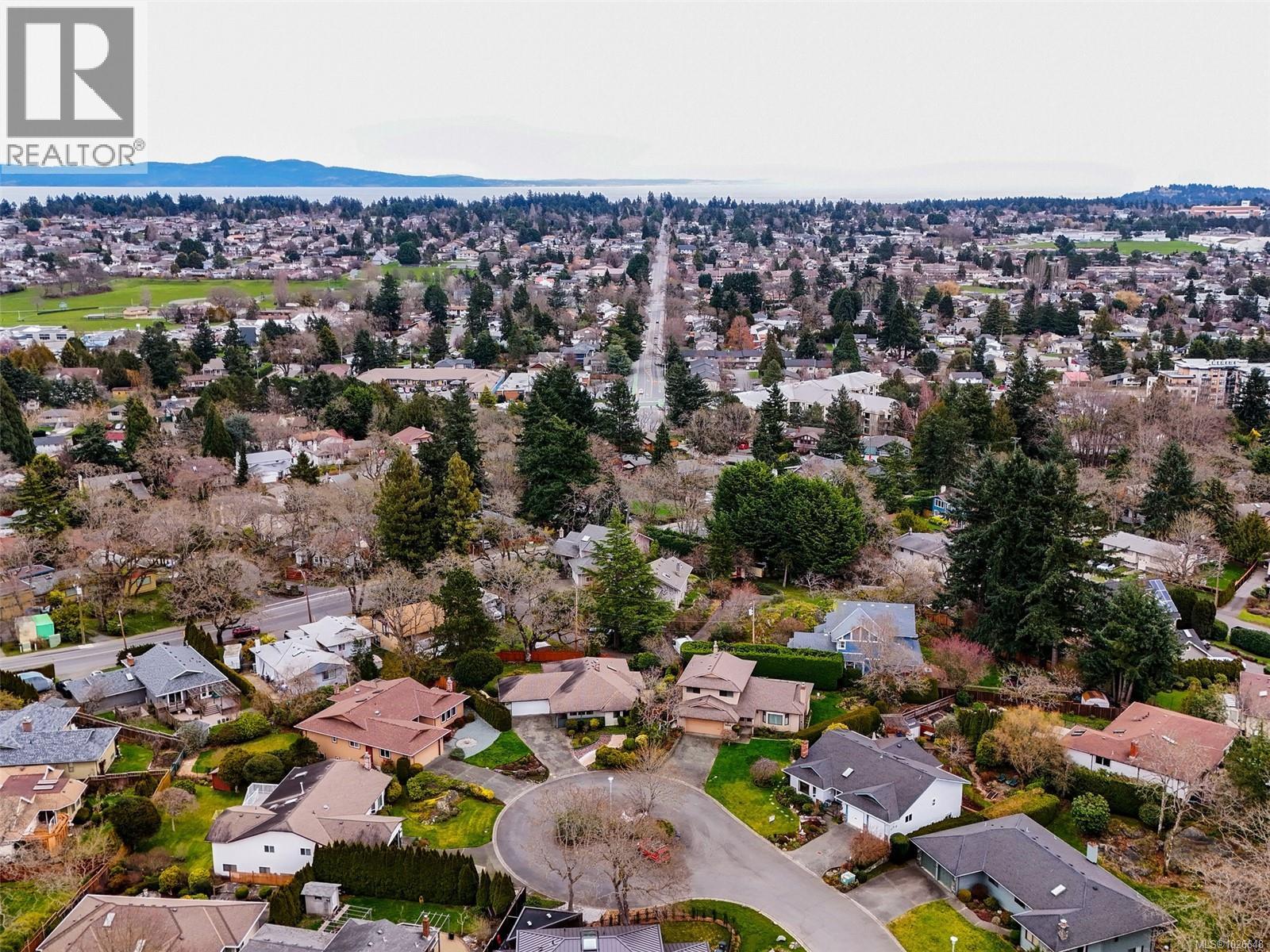  4010 Hollyridge Place, Saanich