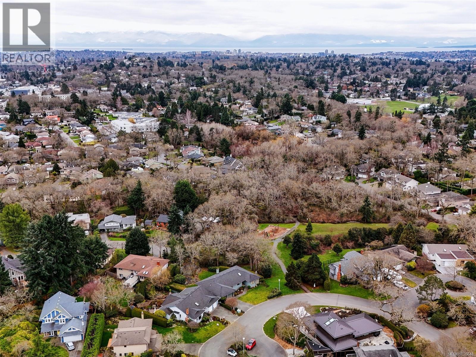  4010 Hollyridge Place, Saanich