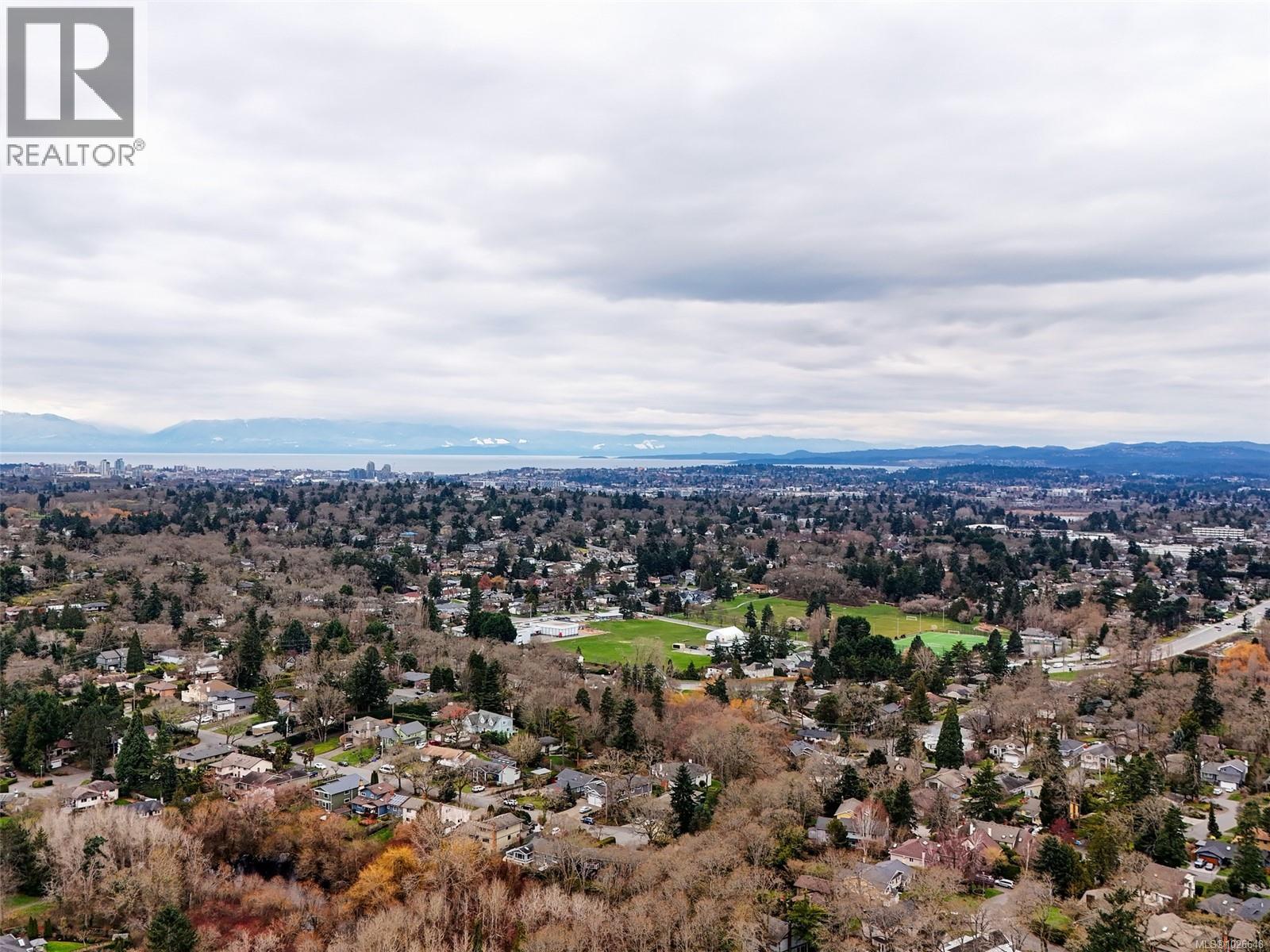  4010 Hollyridge Place, Saanich