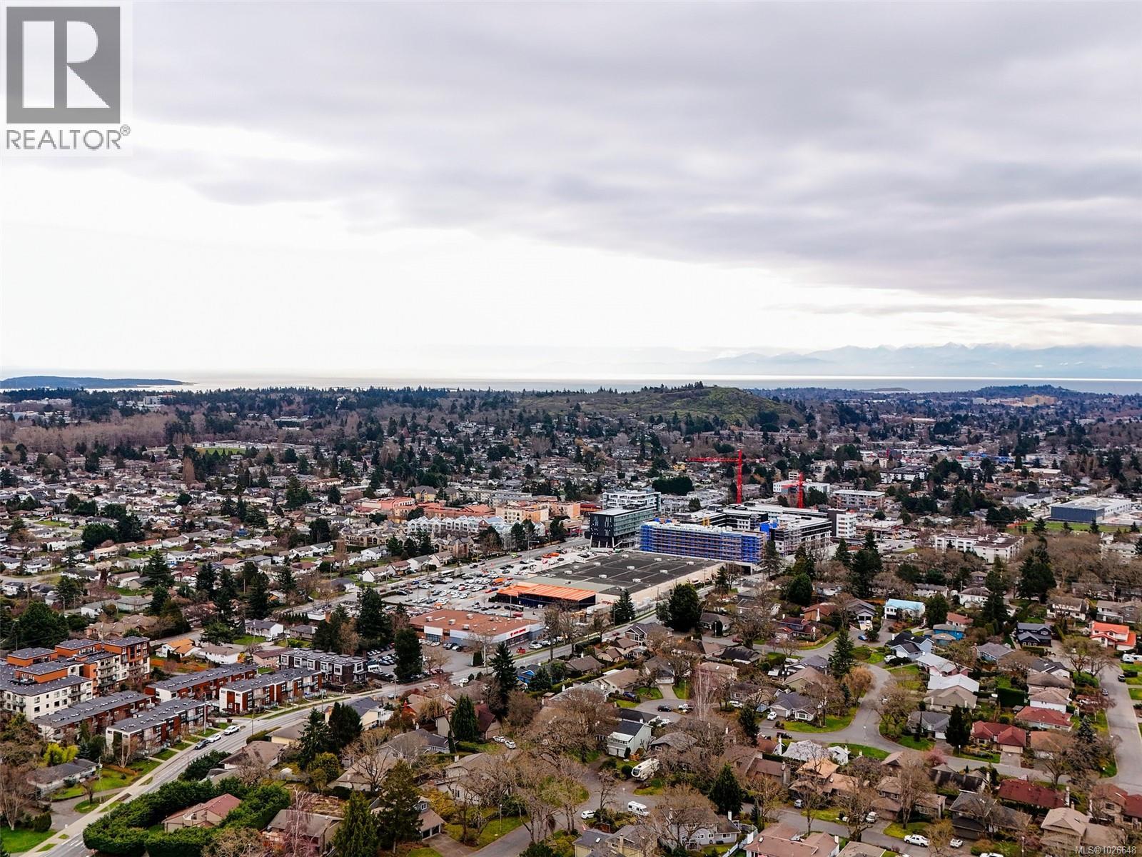  4010 Hollyridge Place, Saanich