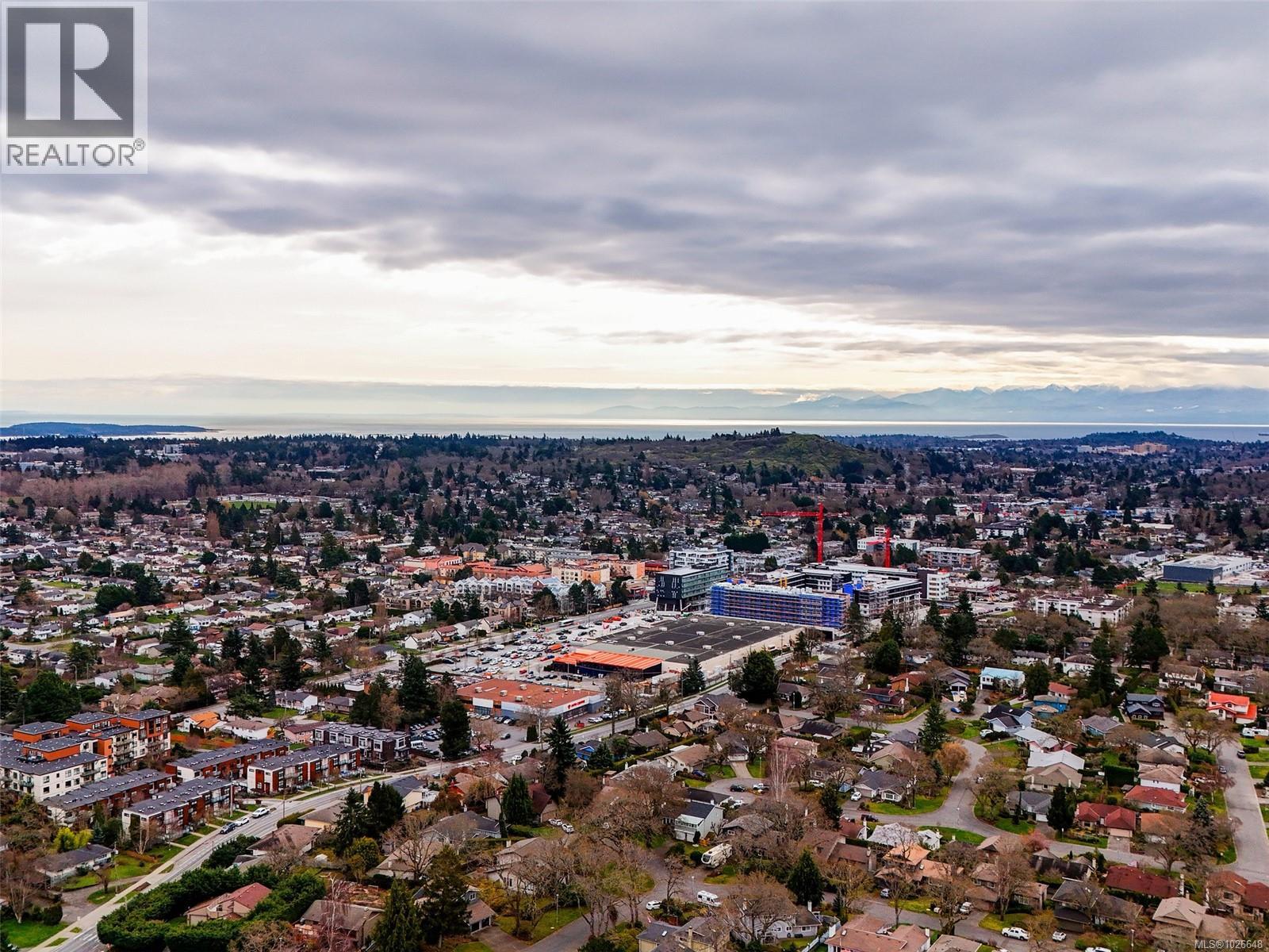  4010 Hollyridge Place, Saanich