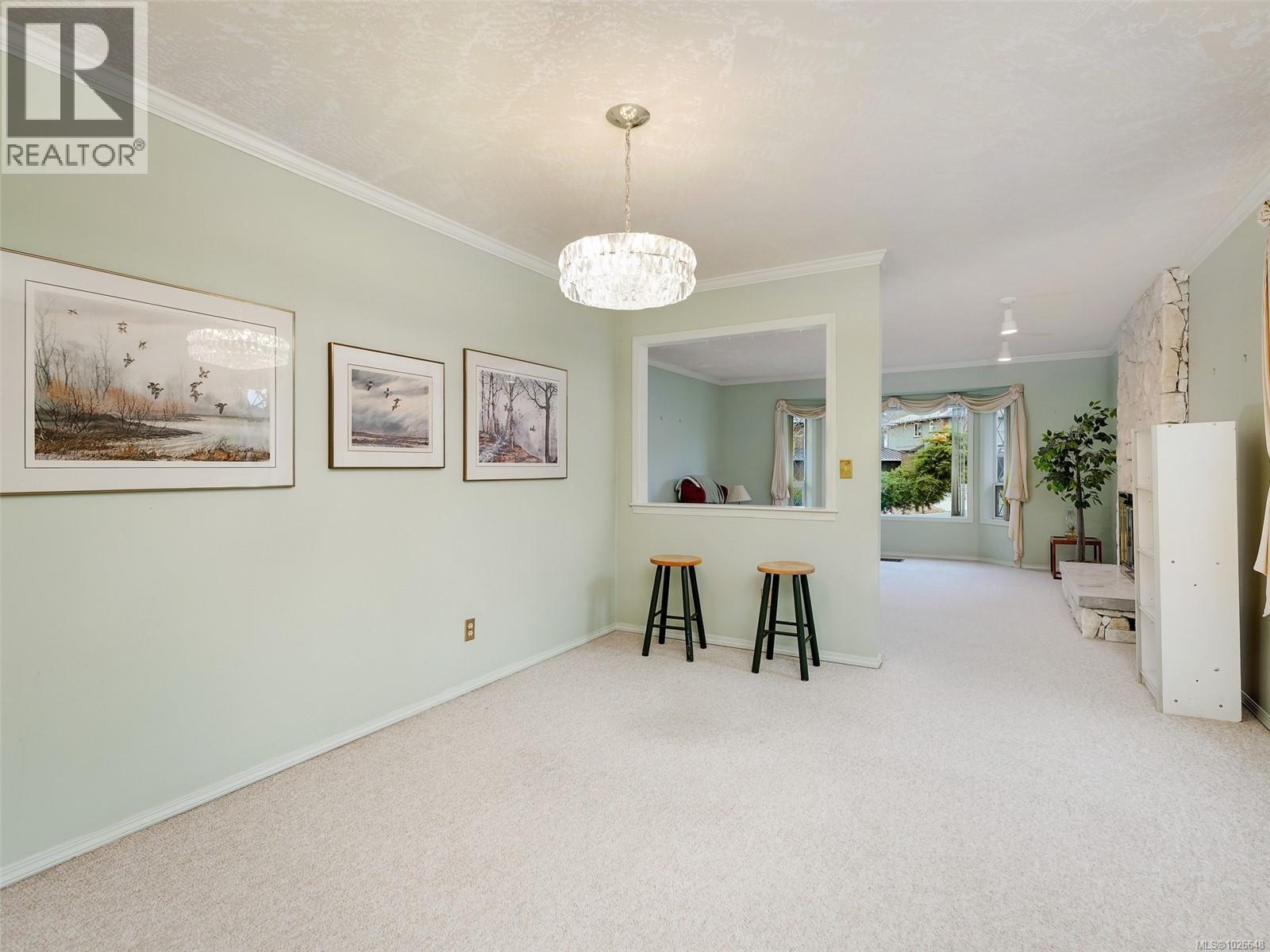  4010 Hollyridge Place, Saanich