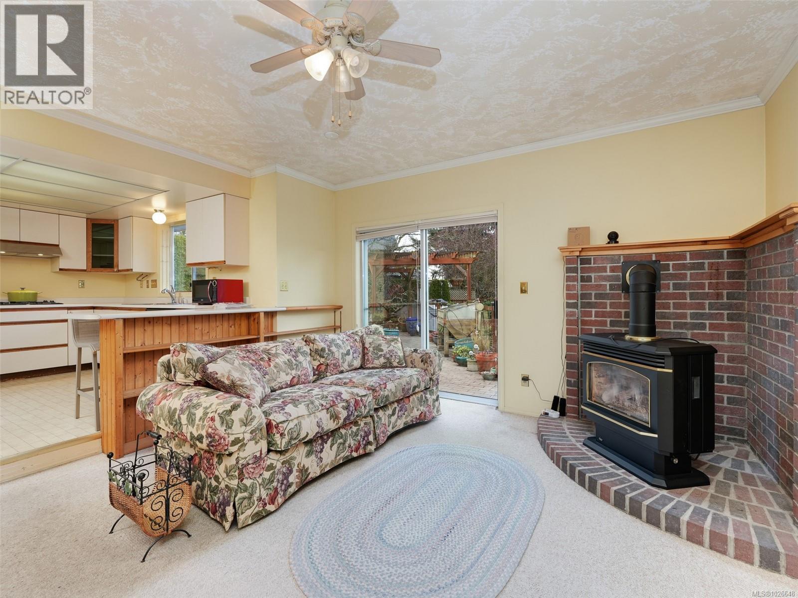  4010 Hollyridge Place, Saanich