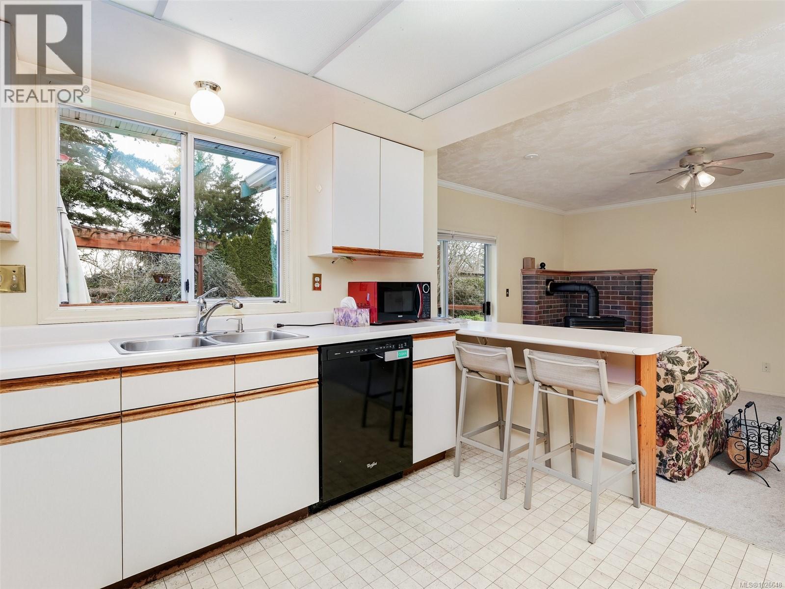  4010 Hollyridge Place, Saanich