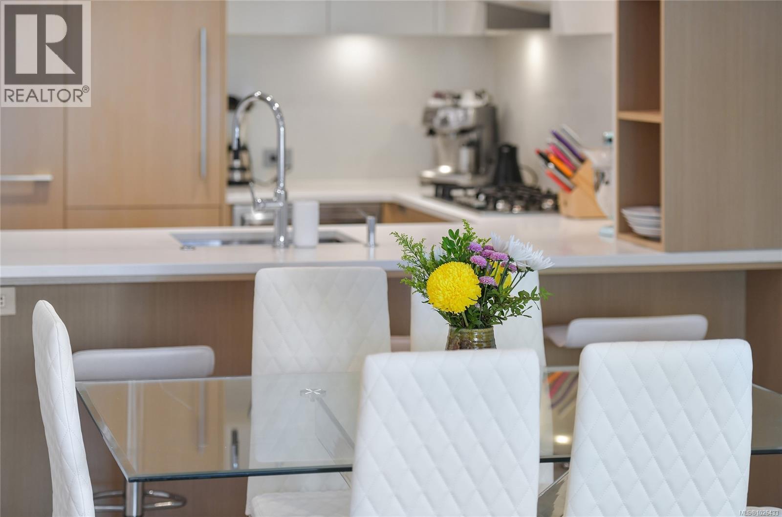 211 1033 Cook Street, Victoria