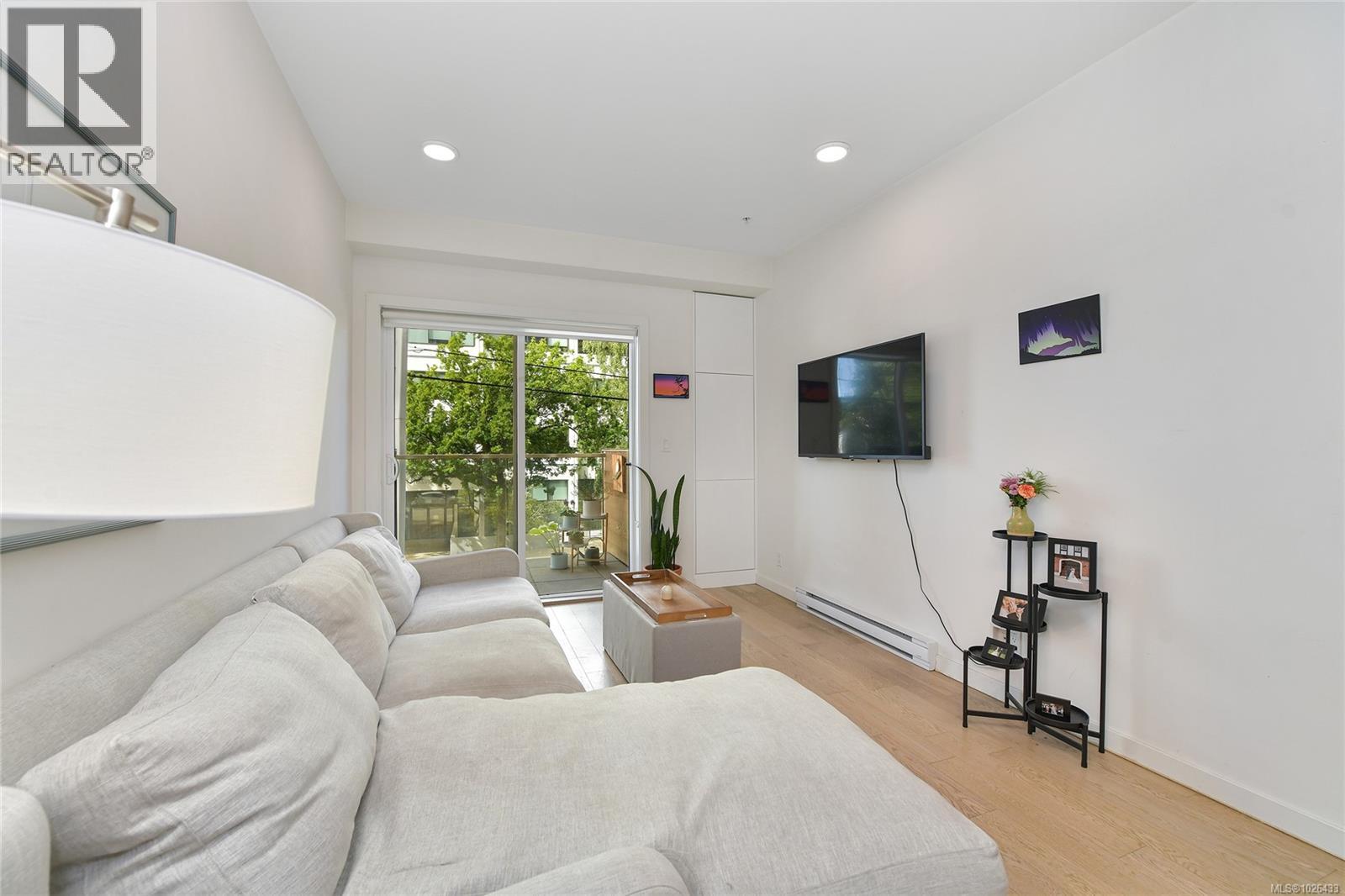 211 1033 Cook Street, Victoria