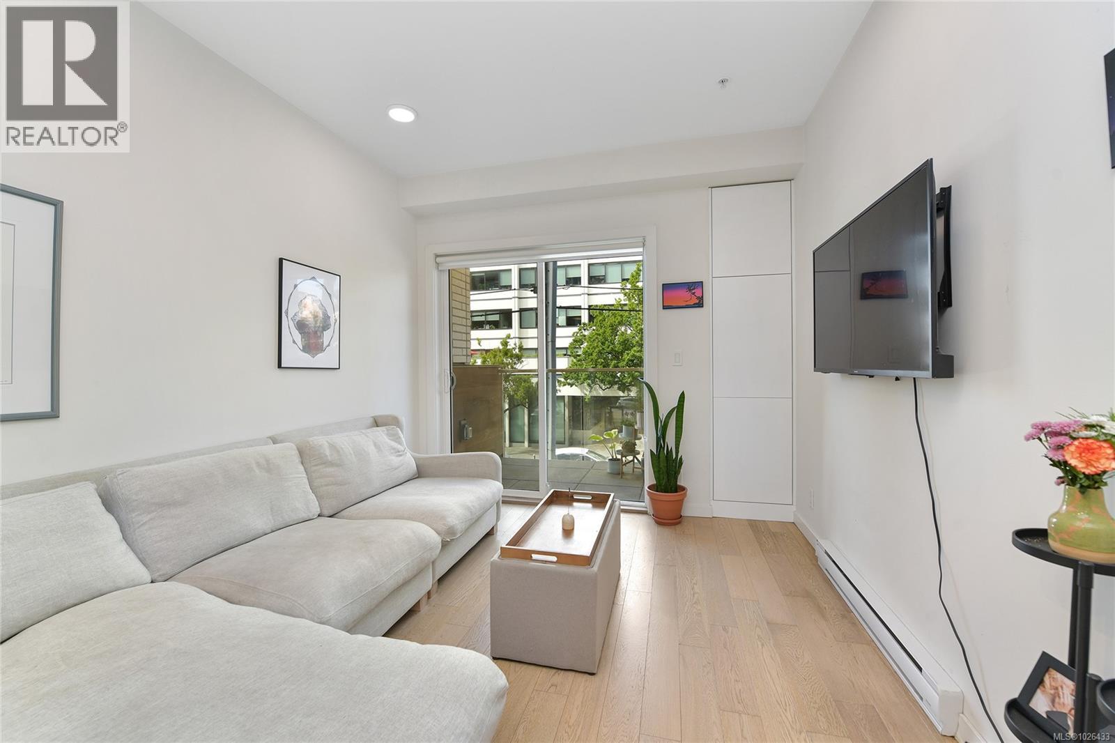 211 1033 Cook Street, Victoria