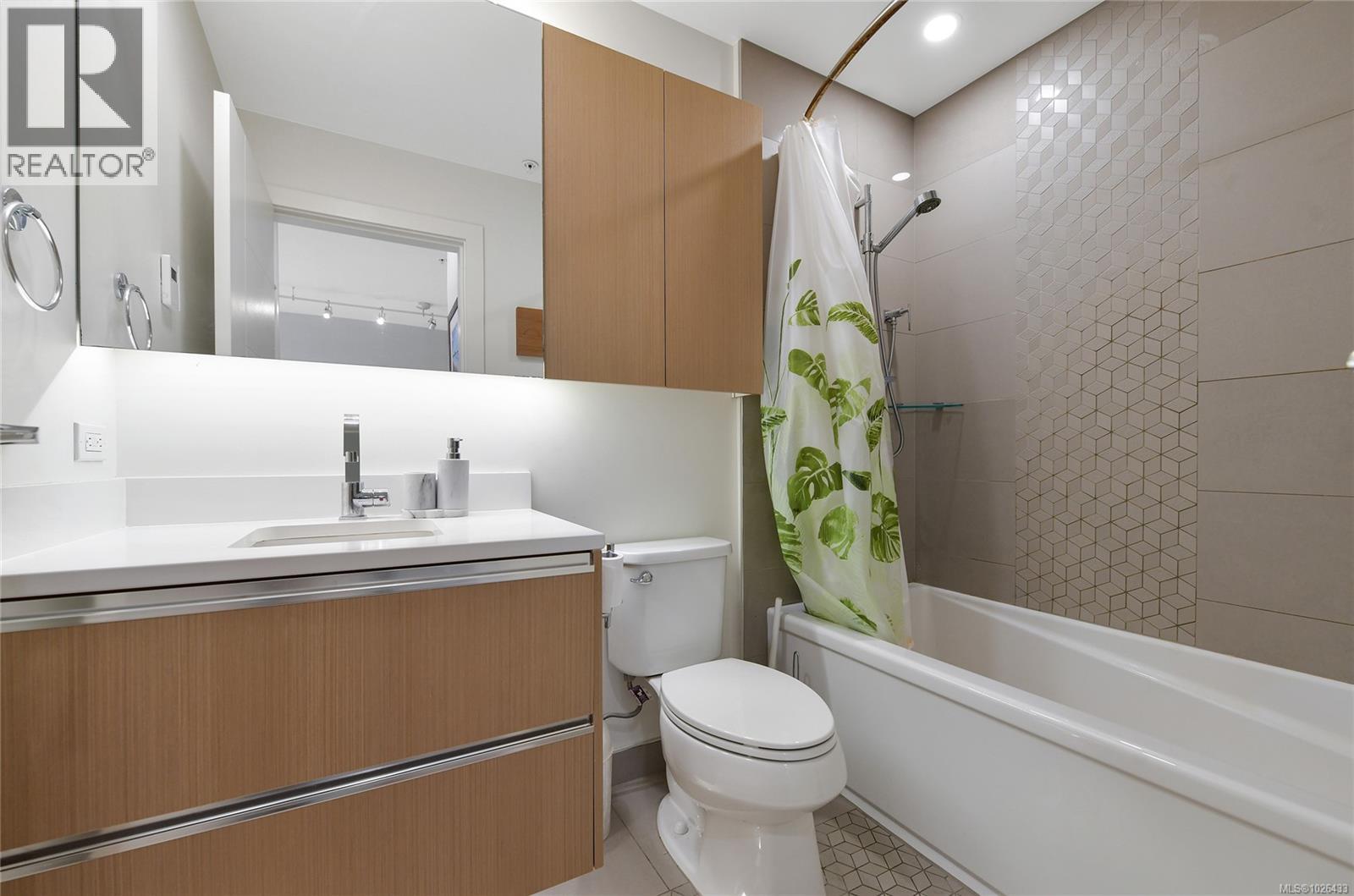 211 1033 Cook Street, Victoria