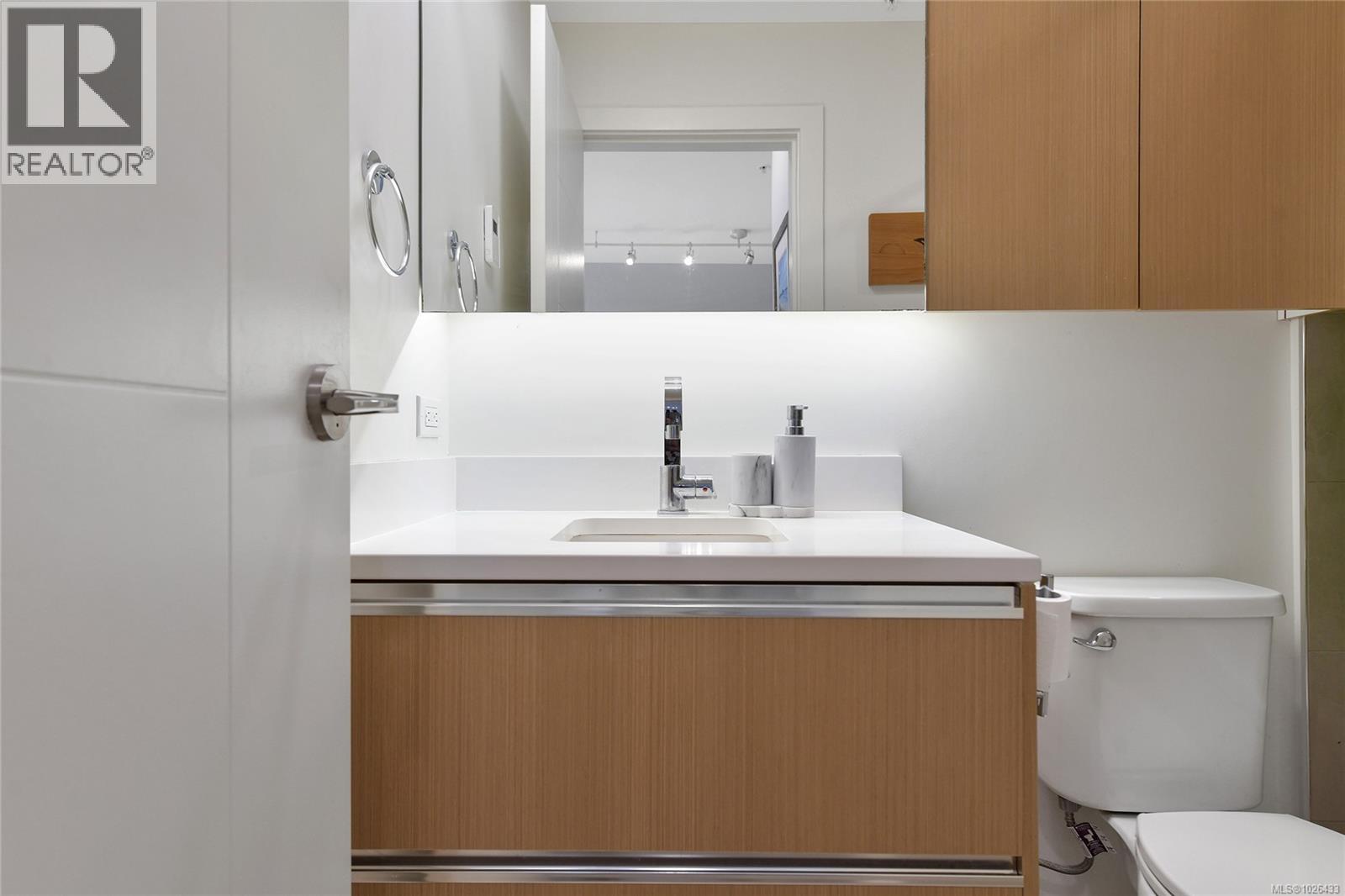 211 1033 Cook Street, Victoria