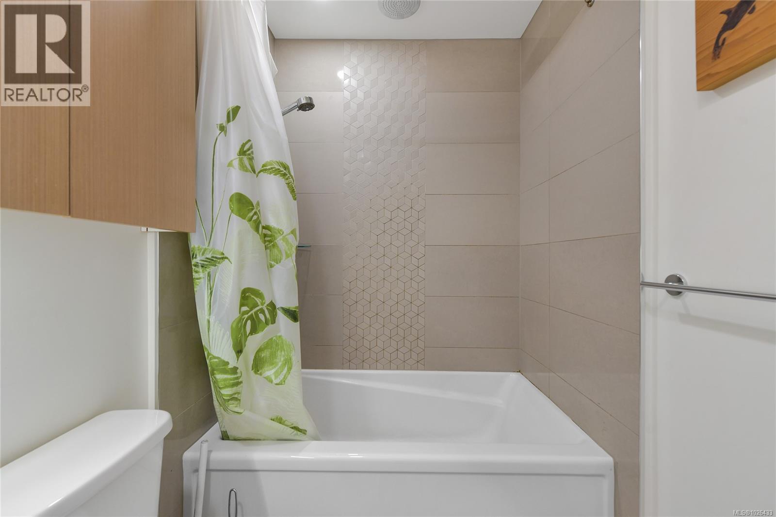 211 1033 Cook Street, Victoria