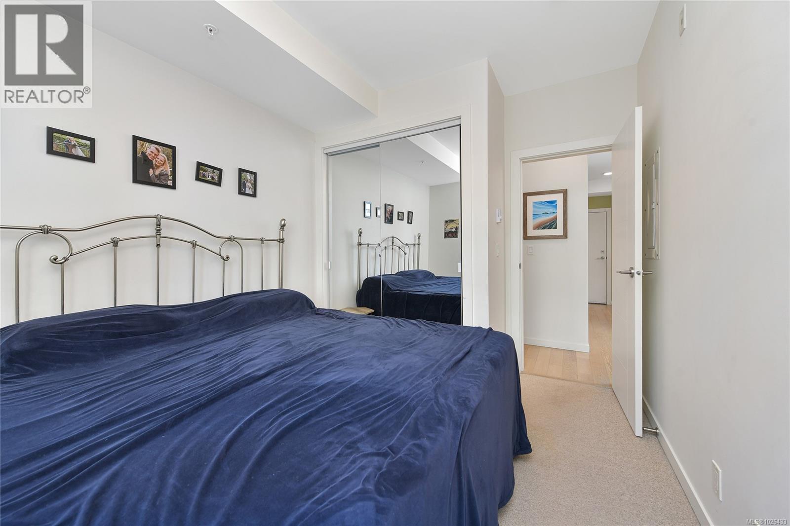 211 1033 Cook Street, Victoria