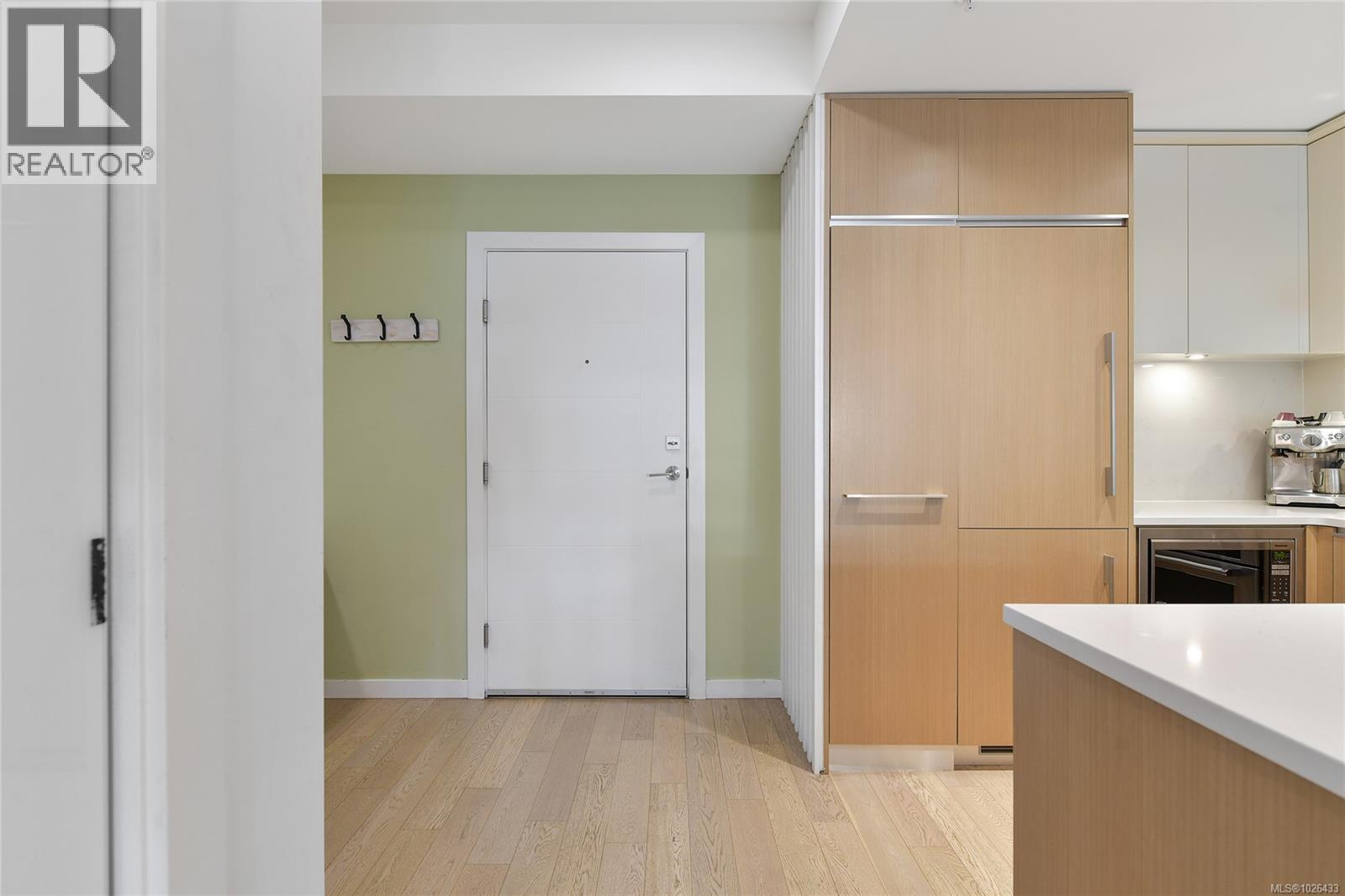 211 1033 Cook Street, Victoria