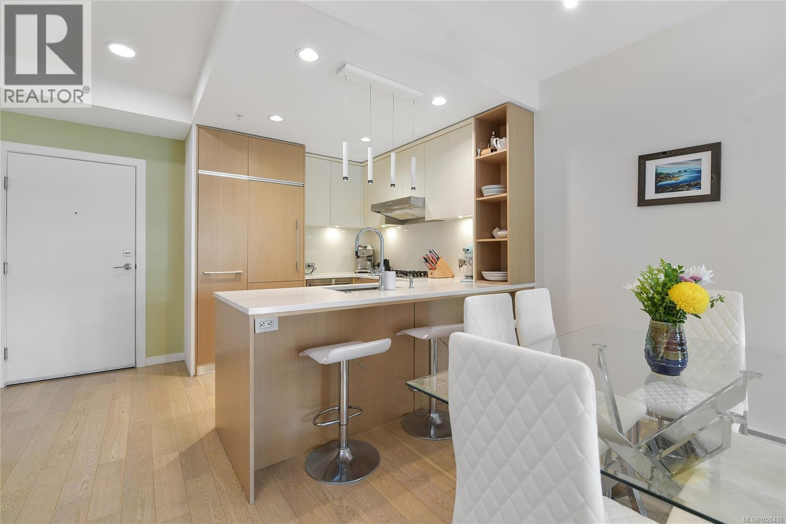 211 1033 Cook Street, Victoria