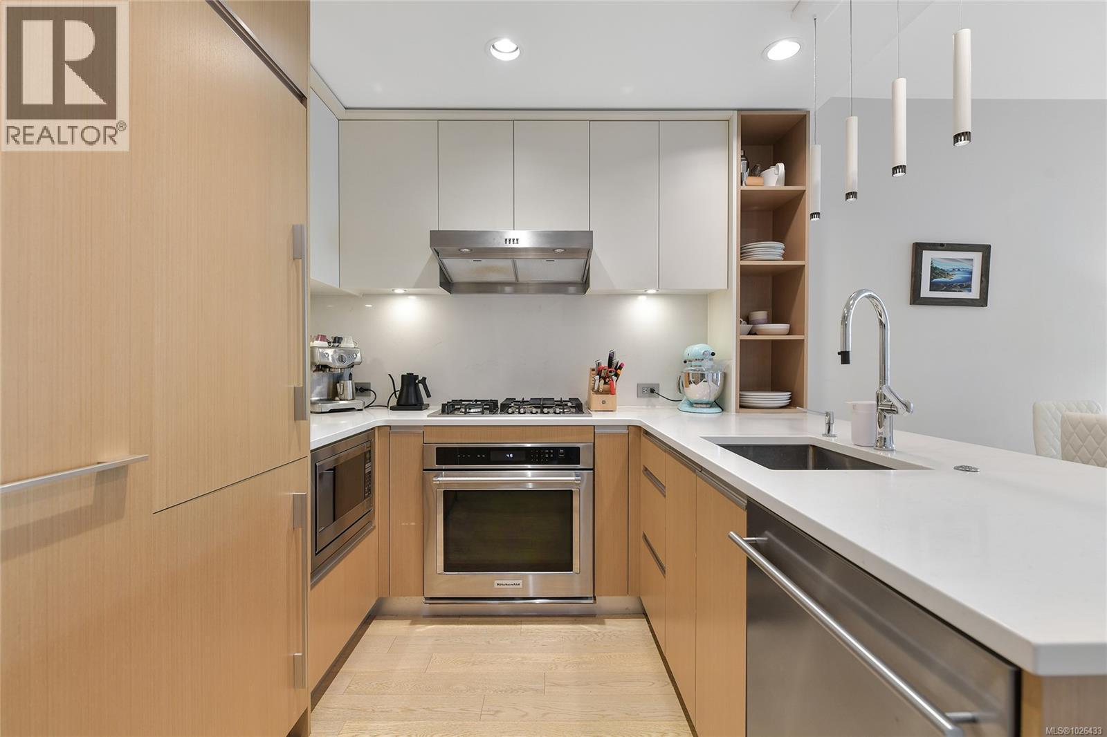 211 1033 Cook Street, Victoria