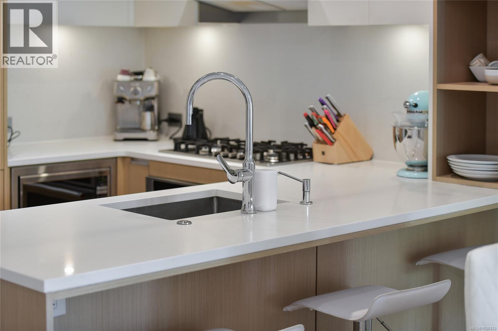 211 1033 Cook Street, Victoria