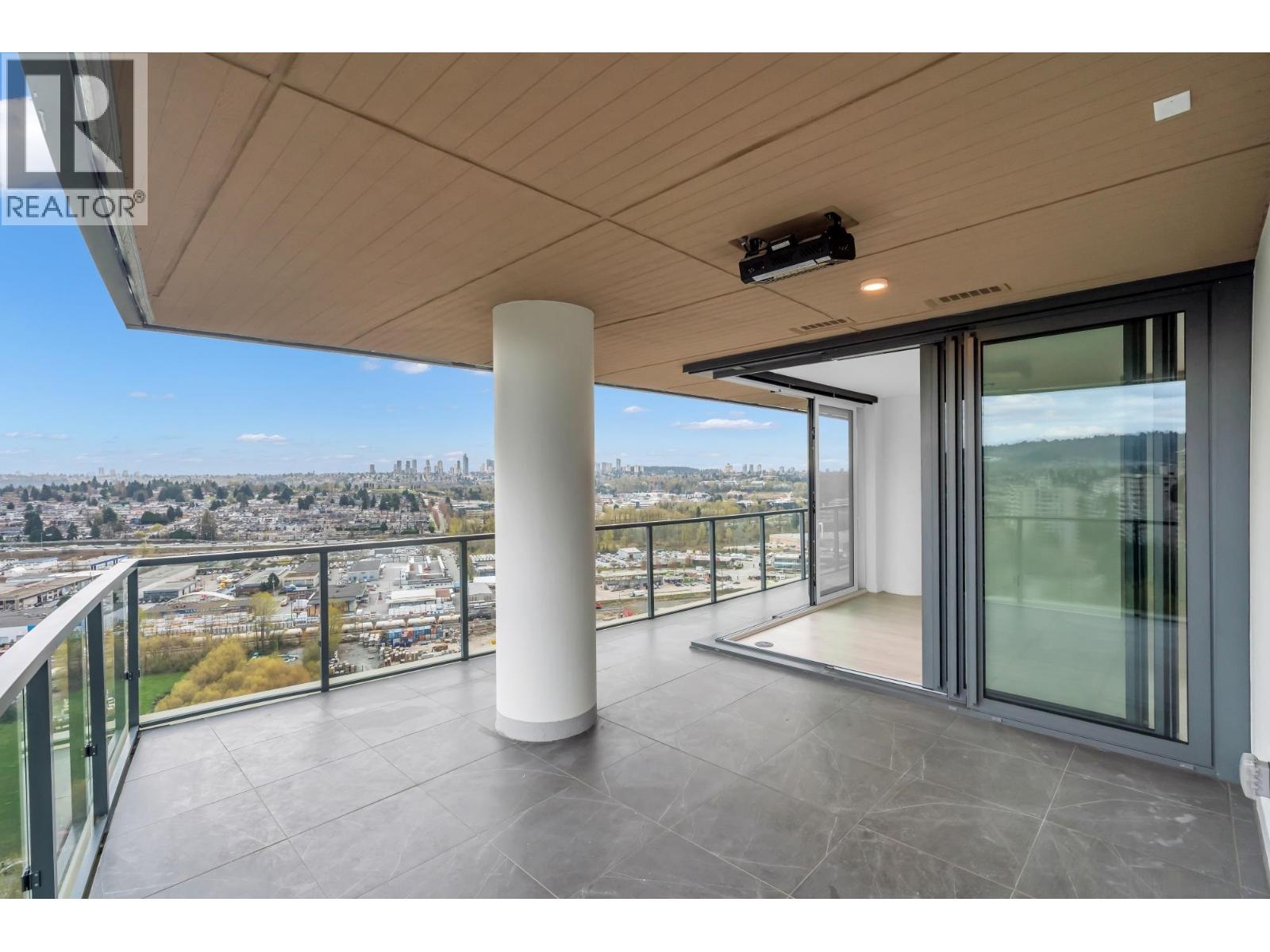 18xx 4890 LOUGHEED HIGHWAY - Main photo, Burnaby, British Columbia