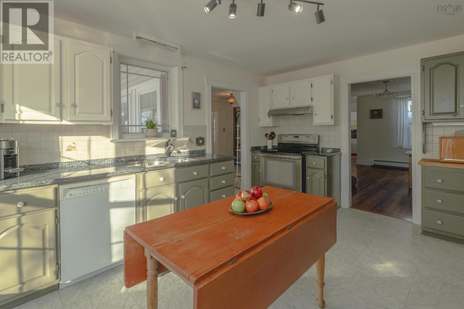 Property 11 of 49 of 1387 Highway 1