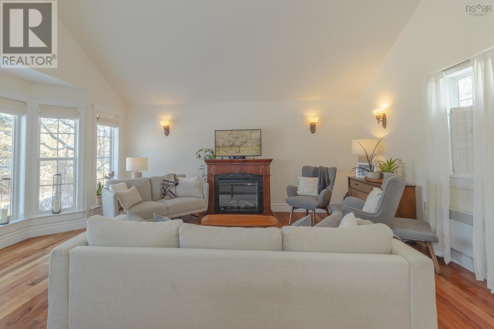 Property 18 of 49 of 1387 Highway 1