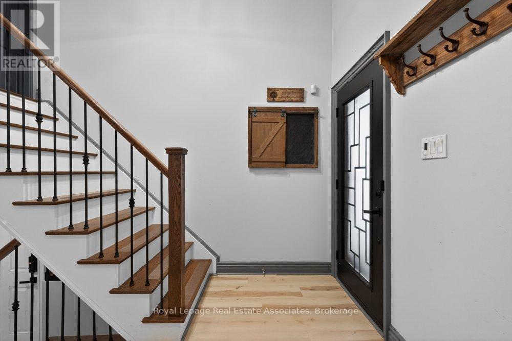 84 LOON AVENUE - Photo 5 of 50, Barrie (Painswick South), Ontario