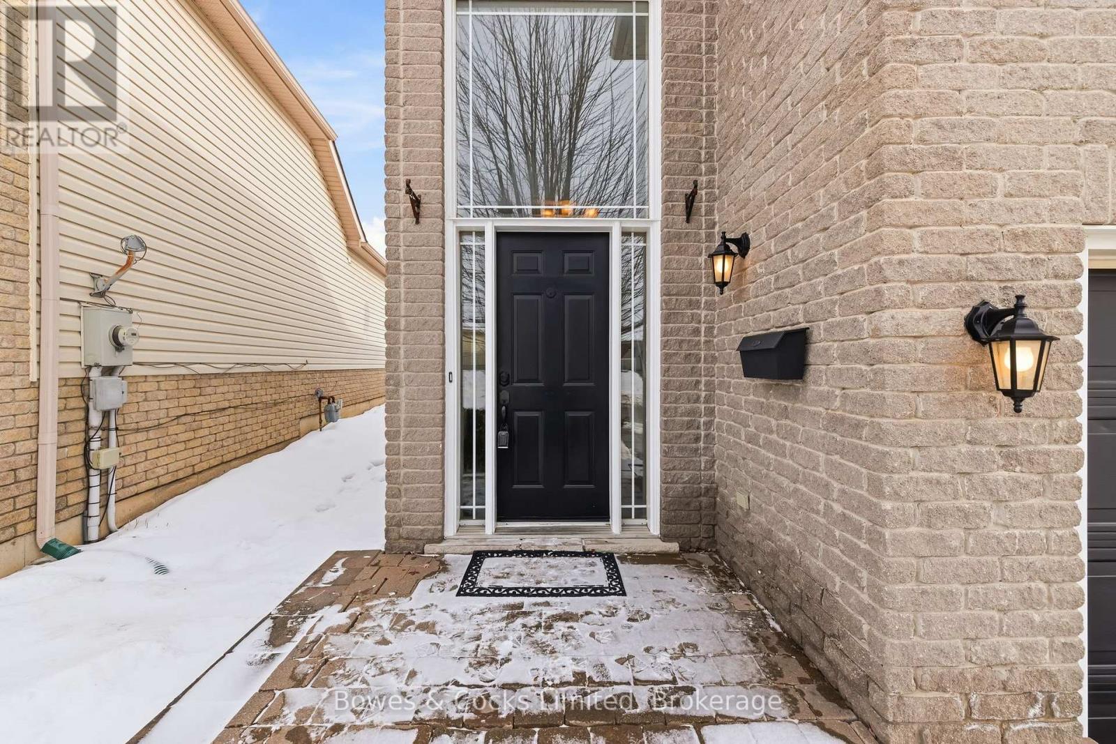 347 MIDDLEFIELD ROAD - Photo 5 of 50, Peterborough (Ashburnham Ward 4), Ontario