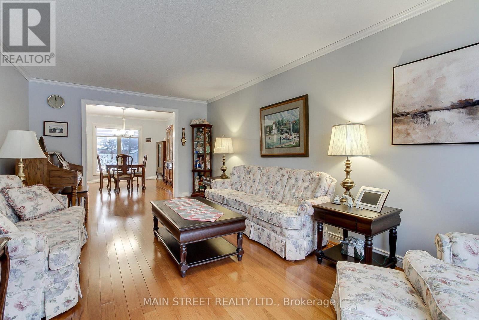 62 EASTMAN CRESCENT - Photo 2 of 36, Newmarket (Huron Heights-Leslie Valley), Ontario