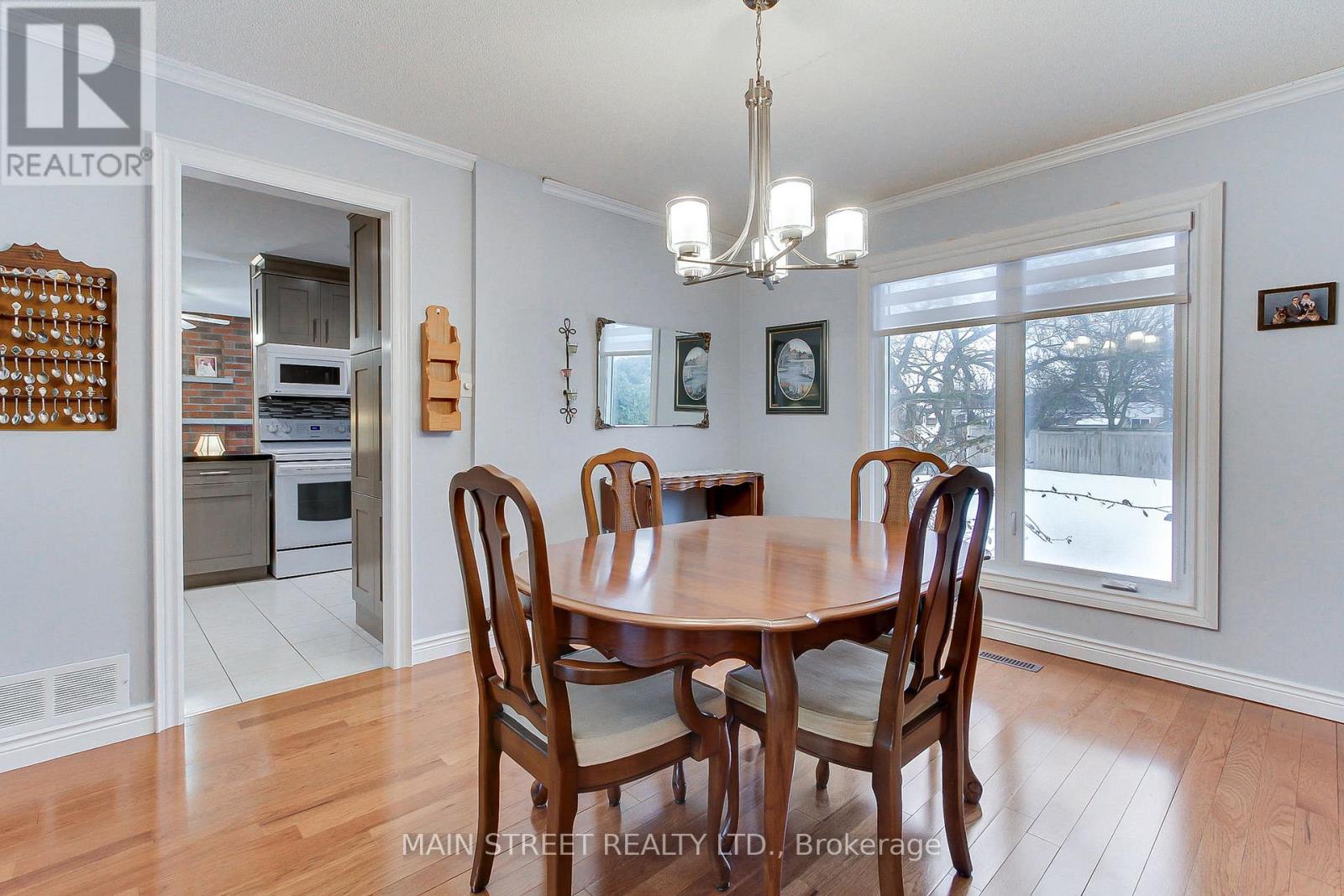 62 EASTMAN CRESCENT - Photo 5 of 36, Newmarket (Huron Heights-Leslie Valley), Ontario