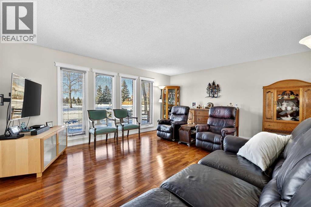 168 Midlake Boulevard SE - Photo 5 of 45, Calgary, Alberta