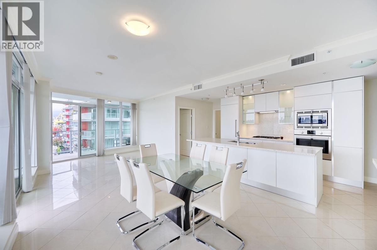 401 199 VICTORY SHIP WAY, North Vancouver