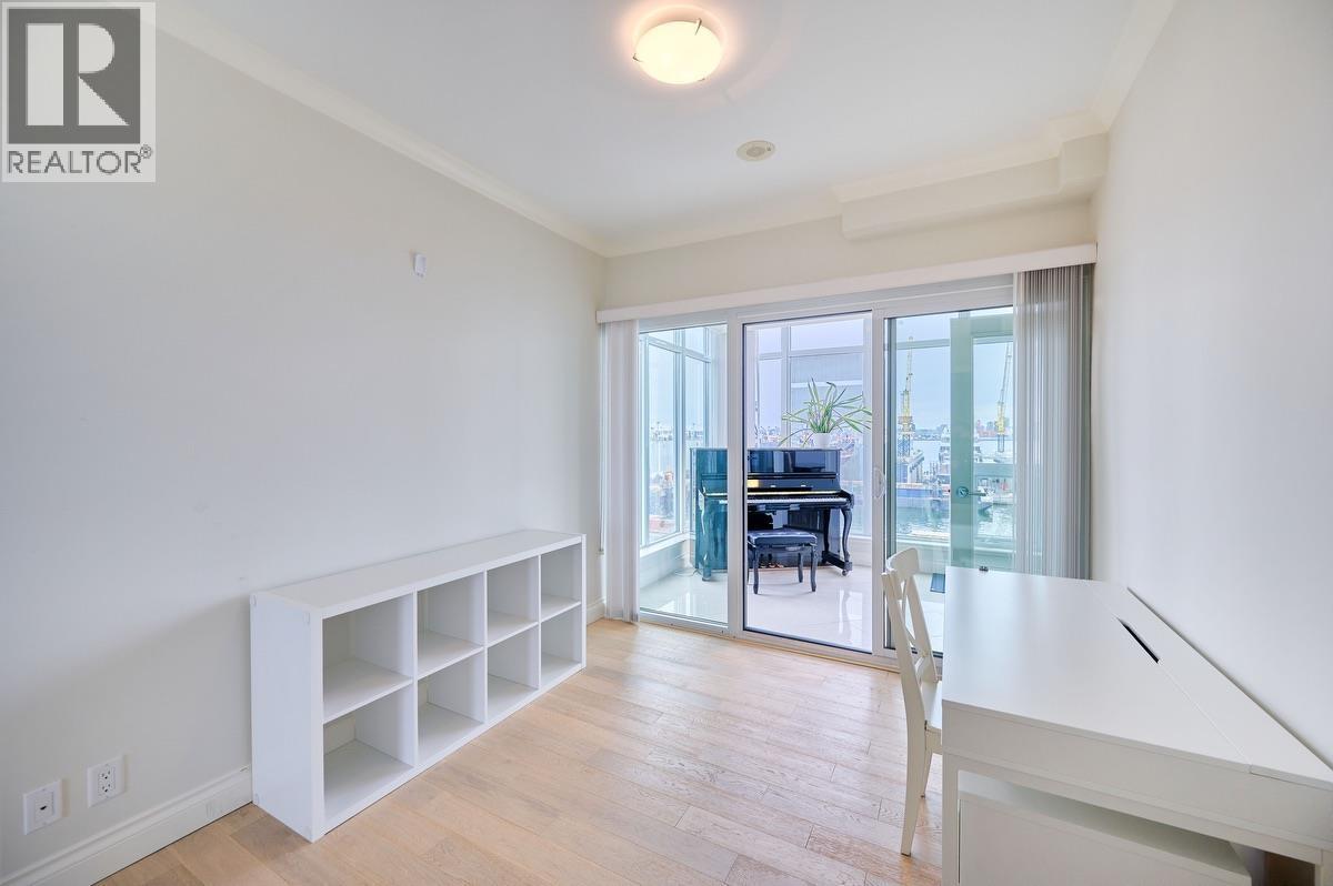 401 199 VICTORY SHIP WAY, North Vancouver