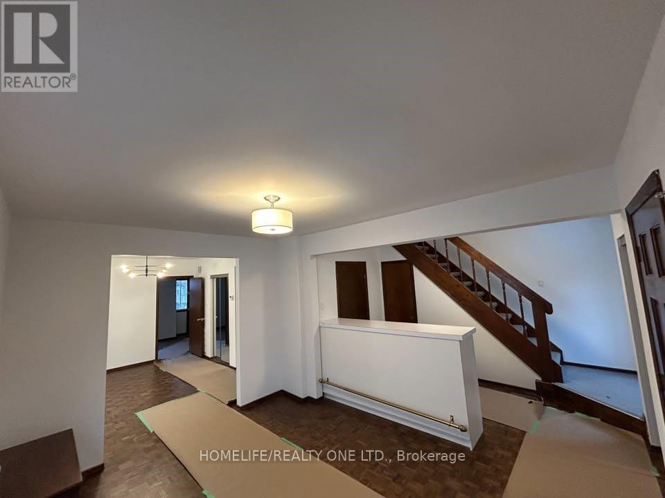 MAIN & 2ND FLR - 13 EAST ROAD - Photo 2 of 11, Toronto (Birchcliffe-Cliffside), Ontario