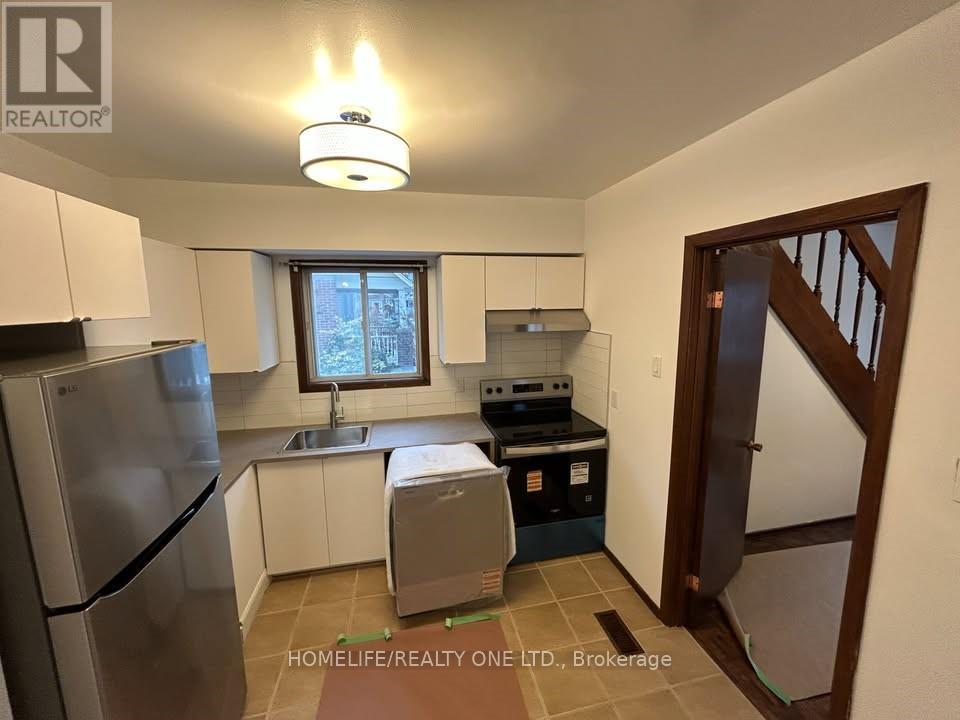 MAIN & 2ND FLR - 13 EAST ROAD - Photo 3 of 11, Toronto (Birchcliffe-Cliffside), Ontario