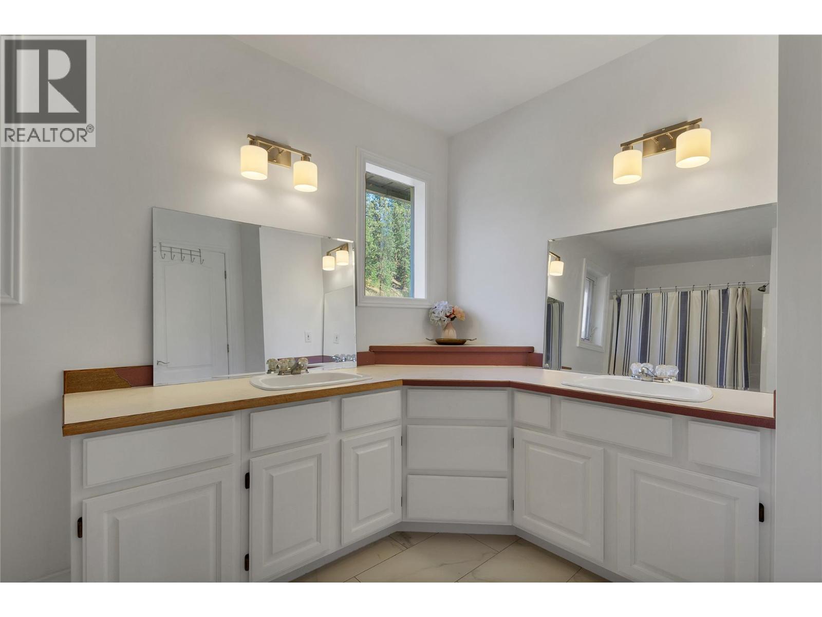 1065 BX Road, Vernon