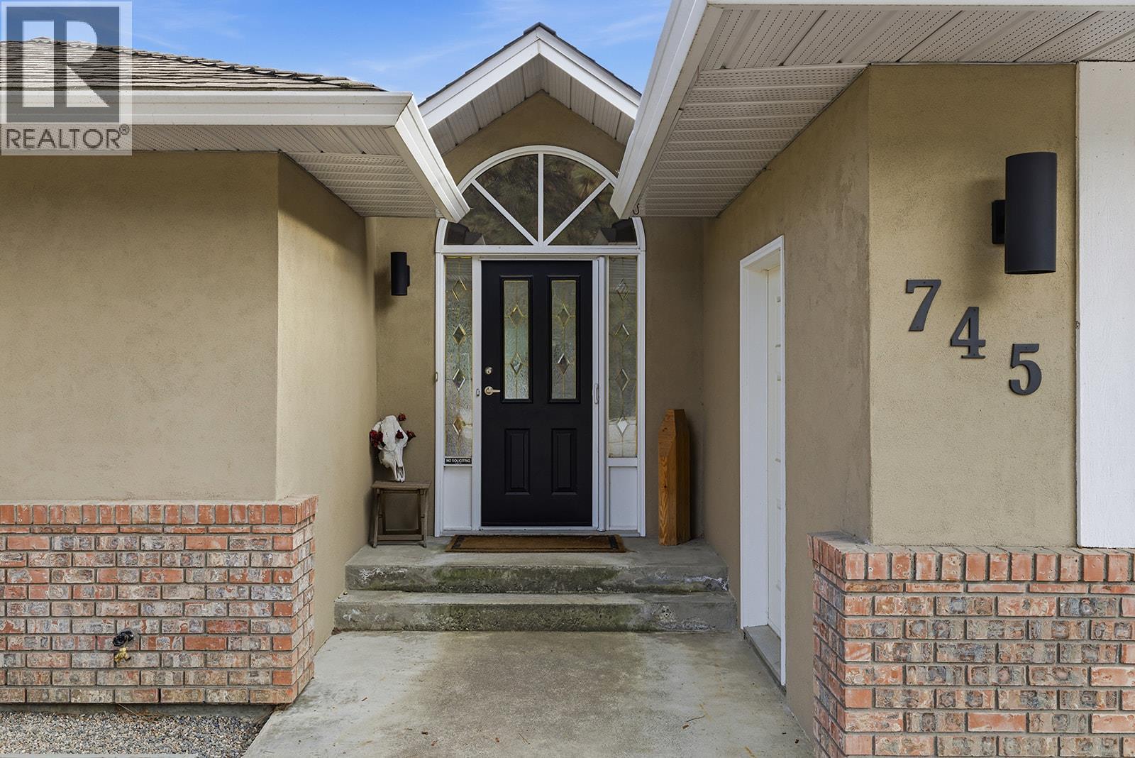  745 Cassiar Crescent, Kelowna