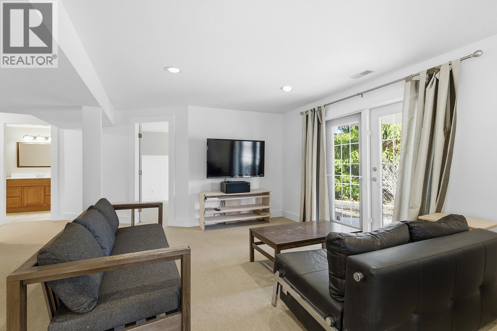  745 Cassiar Crescent, Kelowna