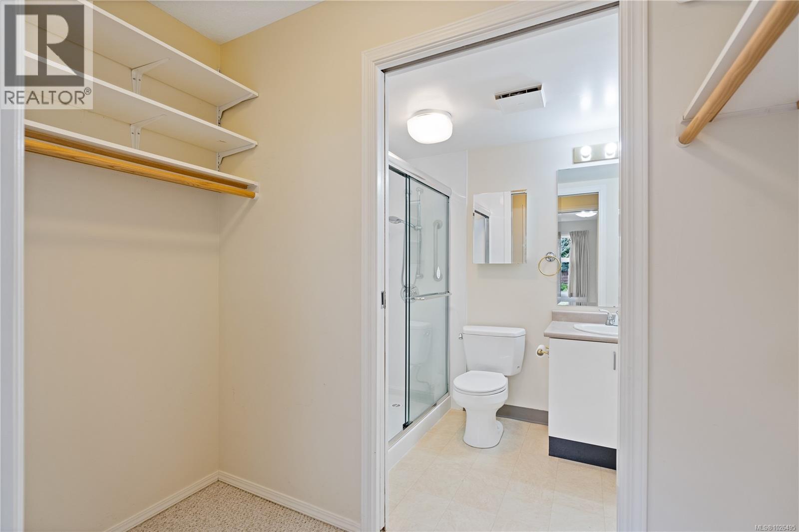 105 3915 St. Georges Lane, Saanich