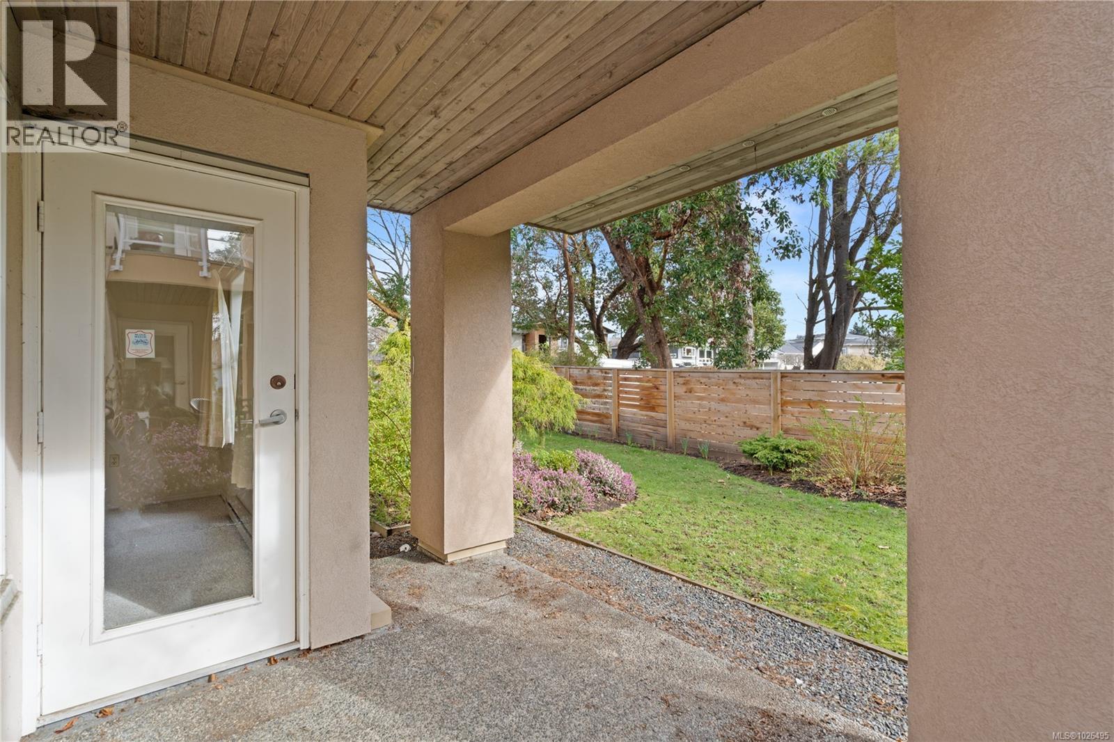 105 3915 St. Georges Lane, Saanich