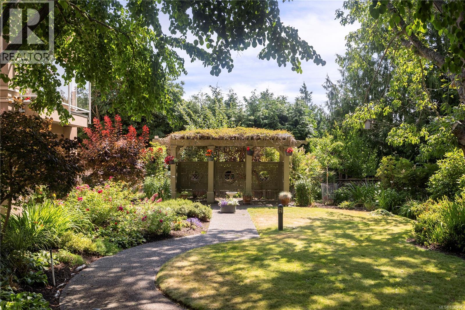 105 3915 St. Georges Lane, Saanich